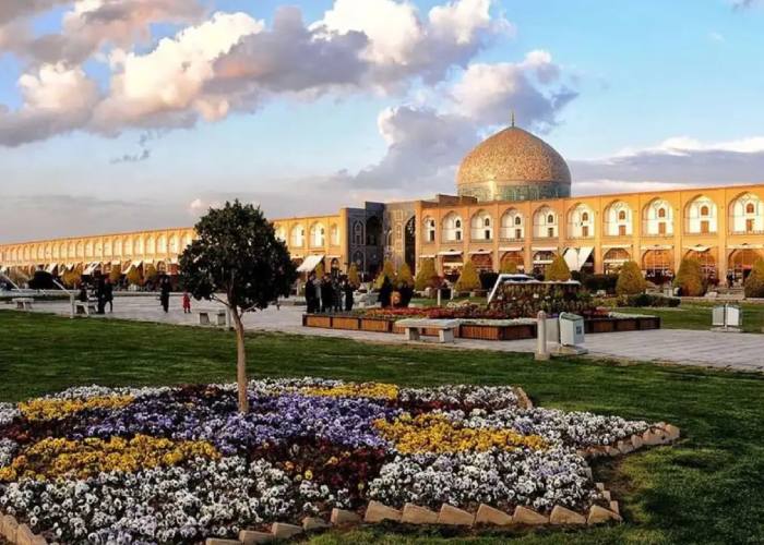 تصویر میدان نقش جهان