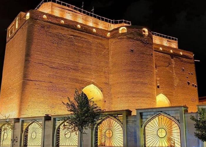 ارگ علیشاه تبریز در شب
