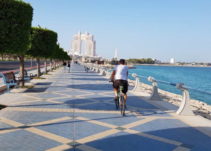 دوچرخه سواری در کورنیش