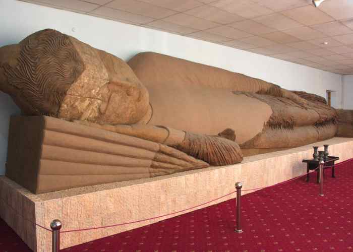 مجسمه موزه باستان‌ شناسی تاجیکستان