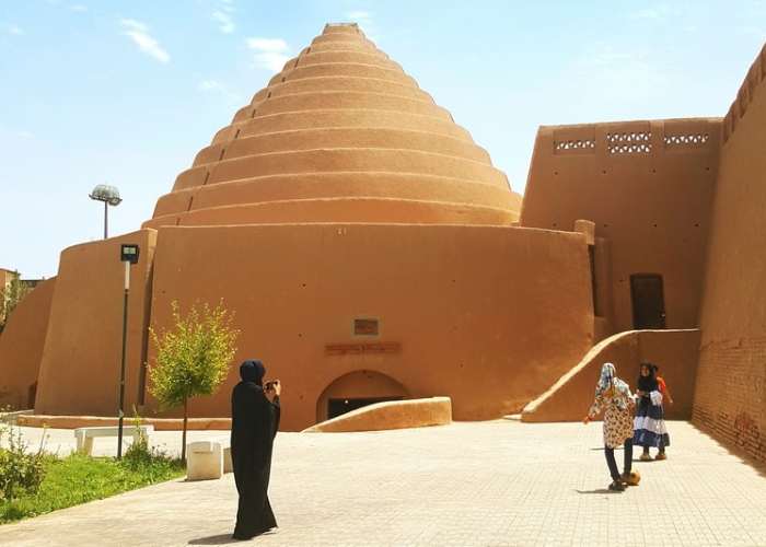 یخدان مویدی2